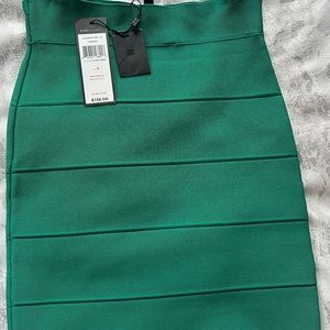 NWT bandage BCBG skirt in a beautiful emerald green color